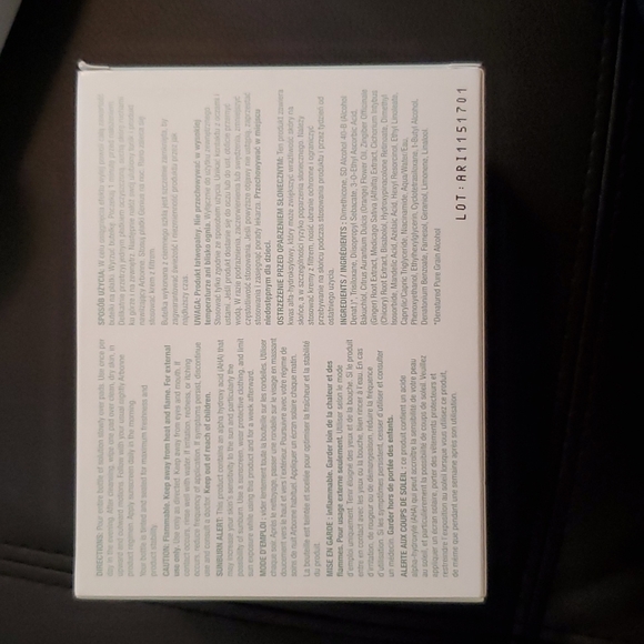 Arbonne Intelligence Genius  Nightly Resurfacing Pads & Solution - Picture 4 of 5